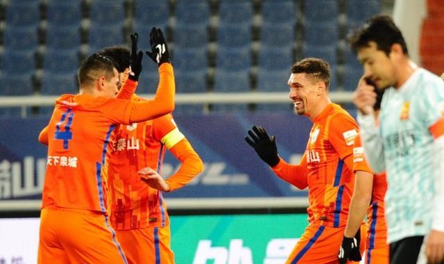 【中超】克雷桑闪击莫伊塞斯建功 泰山5比0武汉长江