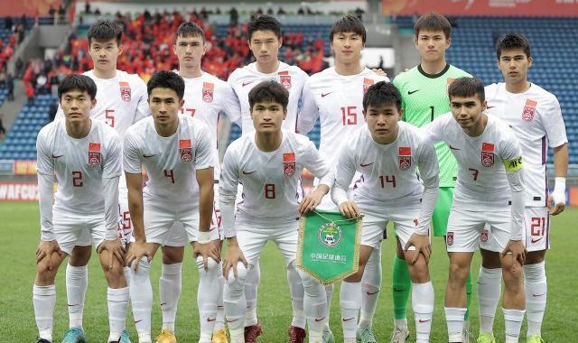 博鱼-没拼到晋级却拼出希望！血性国青5人拼到受伤下场